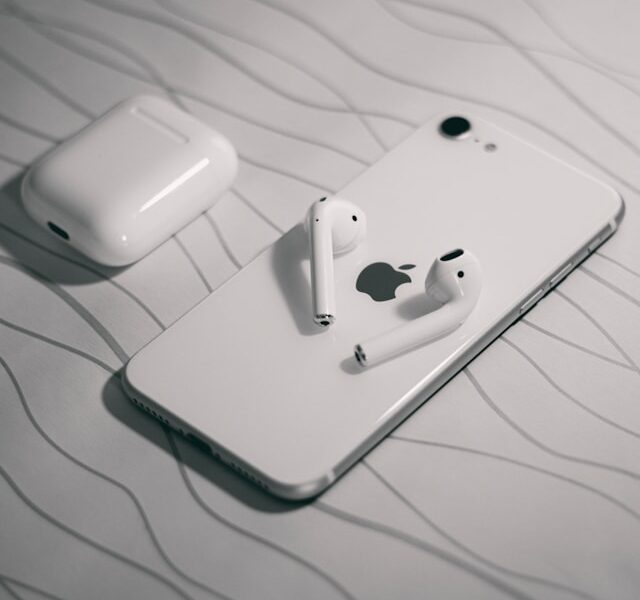Audio Quality Review: Apple AirPods Max vs. Sony WH-1000XM5