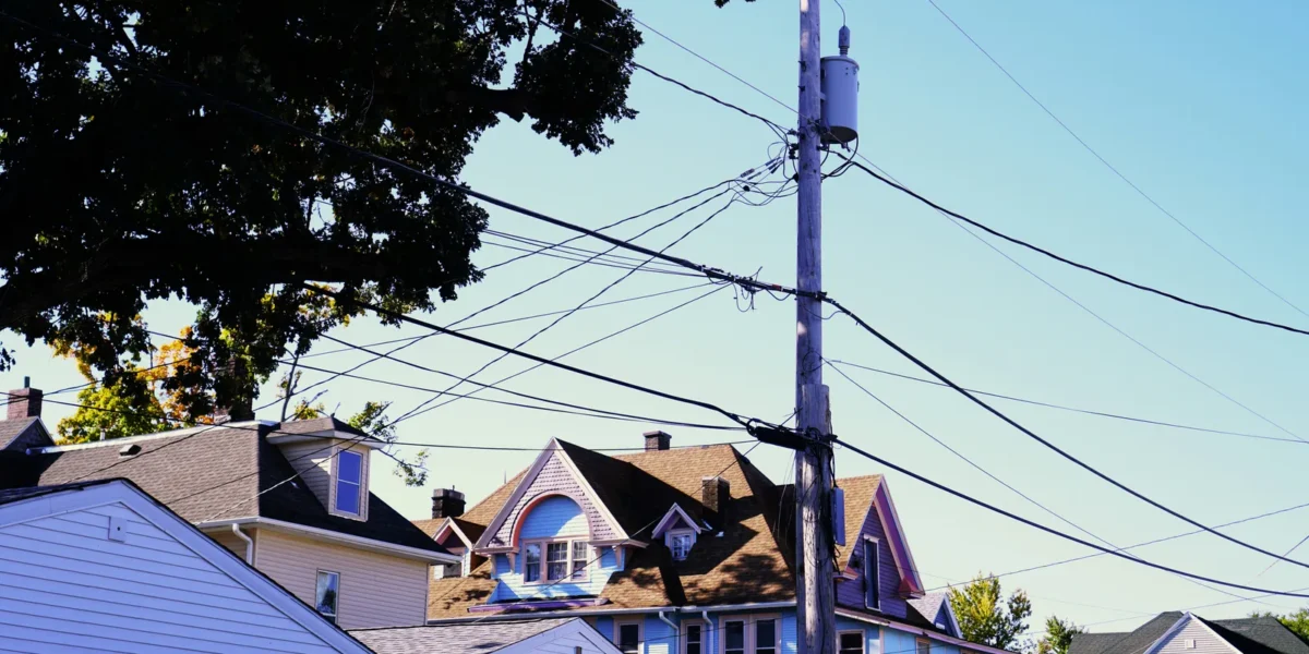 Case Studies on Enhancing Neighborhood Internet Access with
                  Mesh Networks
