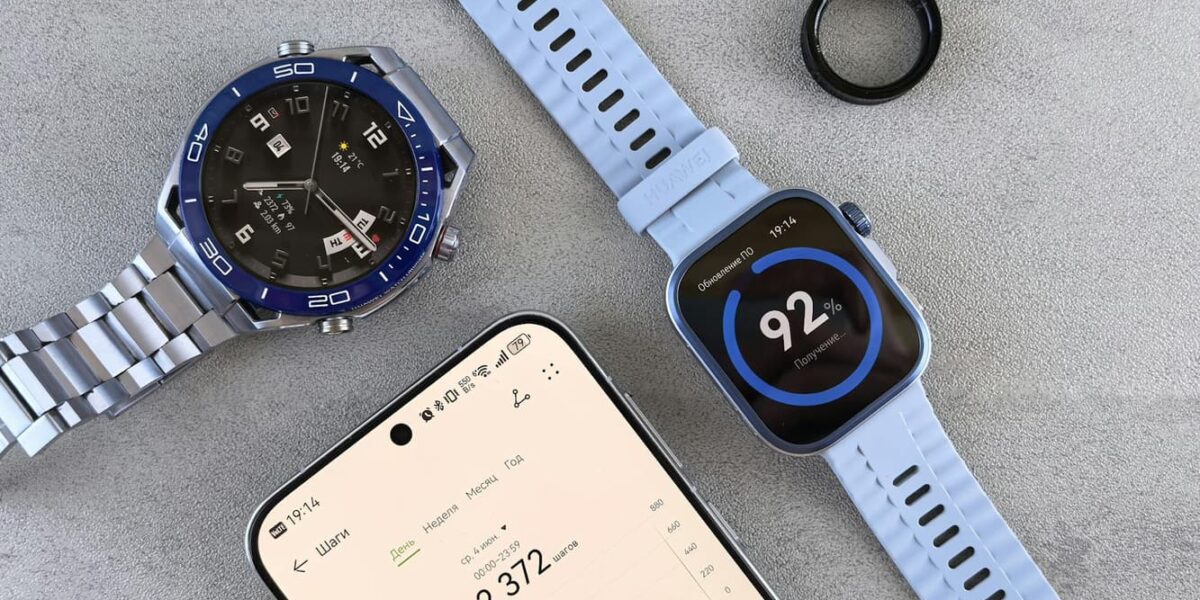 How to Decide: Smartwatches or Fitness Trackers for Health
                  Monitoring?