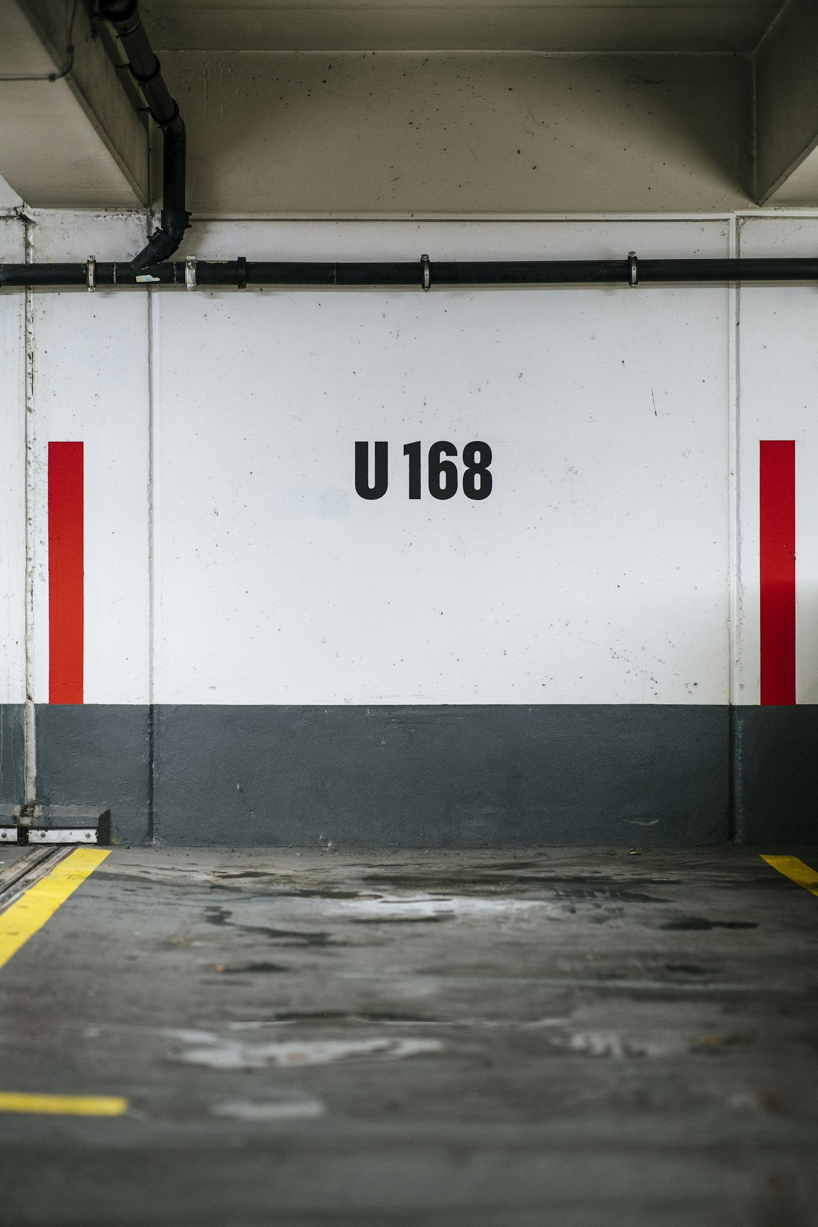 Numbered parking space in a garage (photo: Markus Spiske / Unsplash)