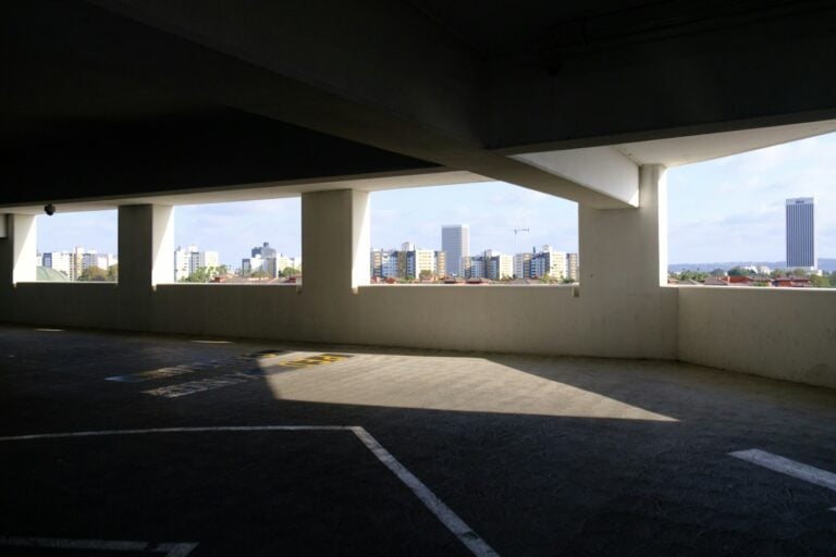 Empty parking garage level with a city view (photo: Brian Wangenheim / Unsplash)